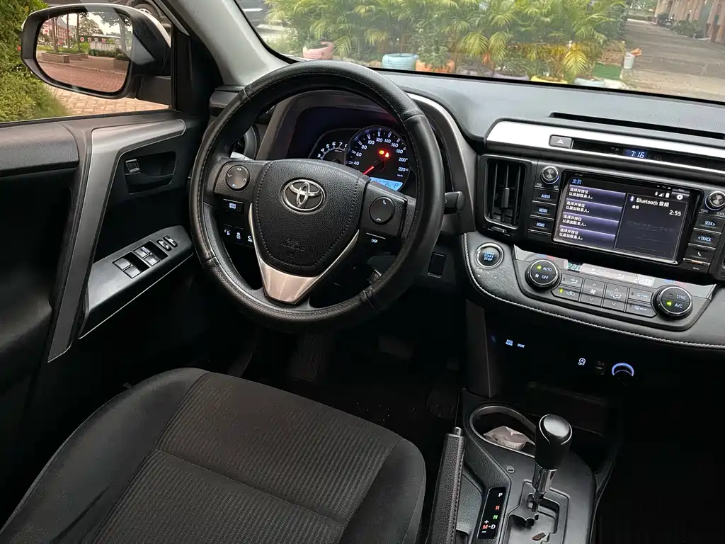Toyota RAV4 2017 — фото 10