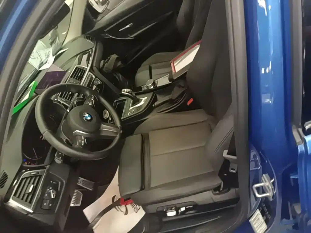 BMW 3 Series 2018 — фото 15