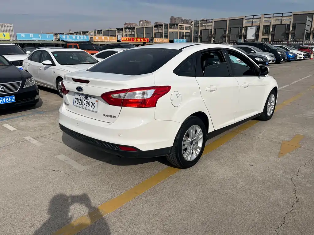 Ford Focus 2014 — фото 4