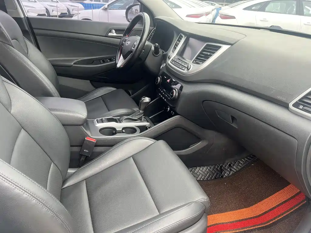 Hyundai Tucson 2017 — фото 10