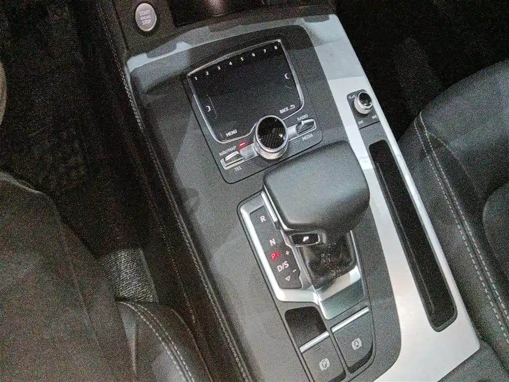 Audi Q5L 2020 — фото 14