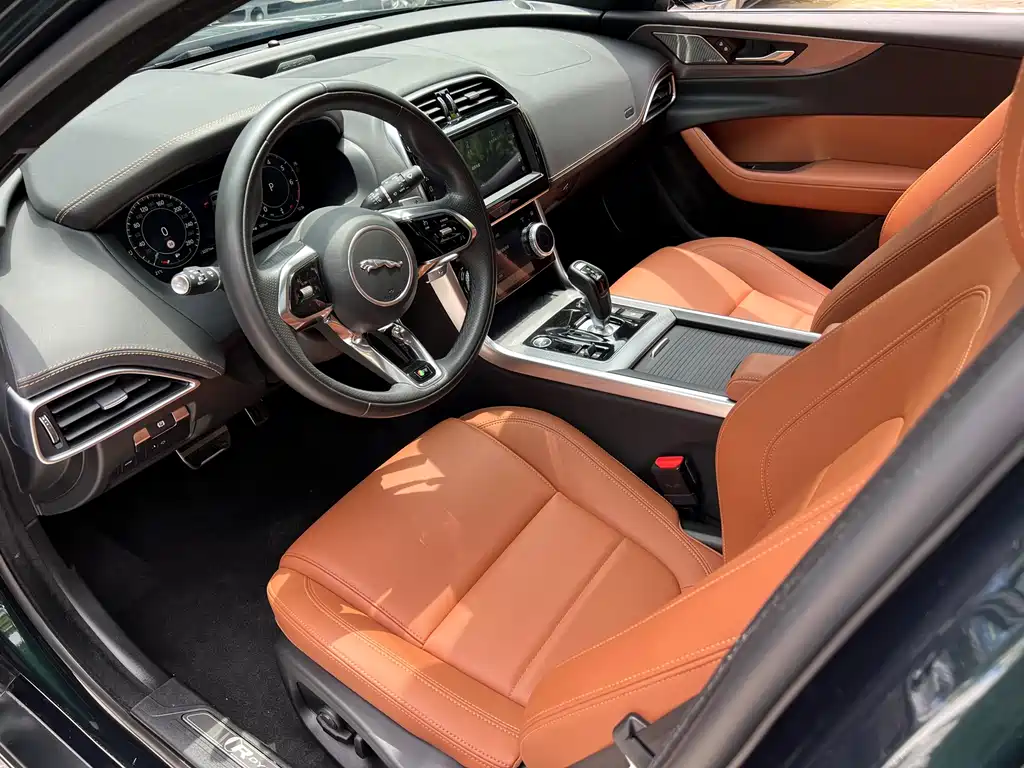 Jaguar XEL 2024 — фото 10