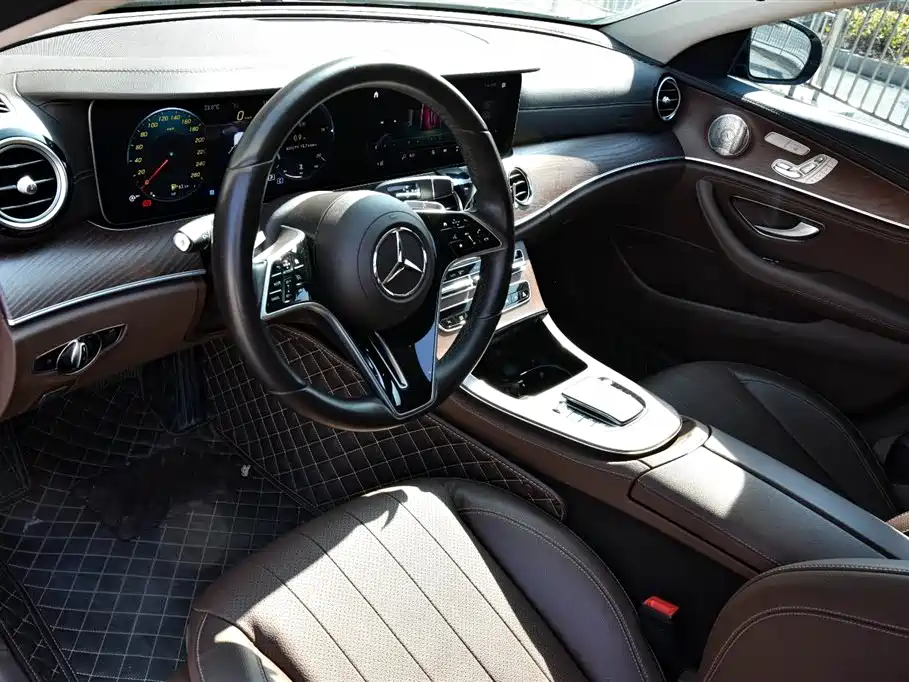 Mercedes-Benz E-Class 2023 — фото 15