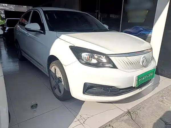 Dongfeng E70 2022
