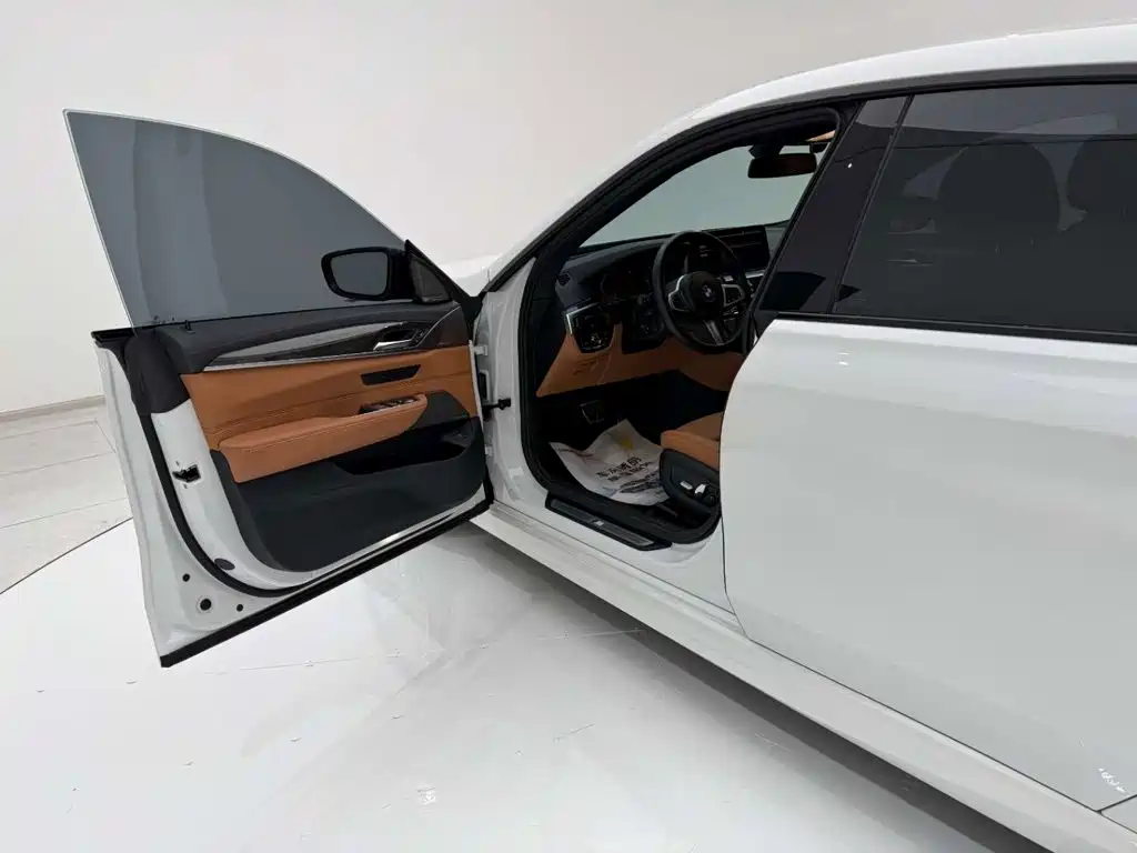 BMW 6 Series GT 2023 — фото 13