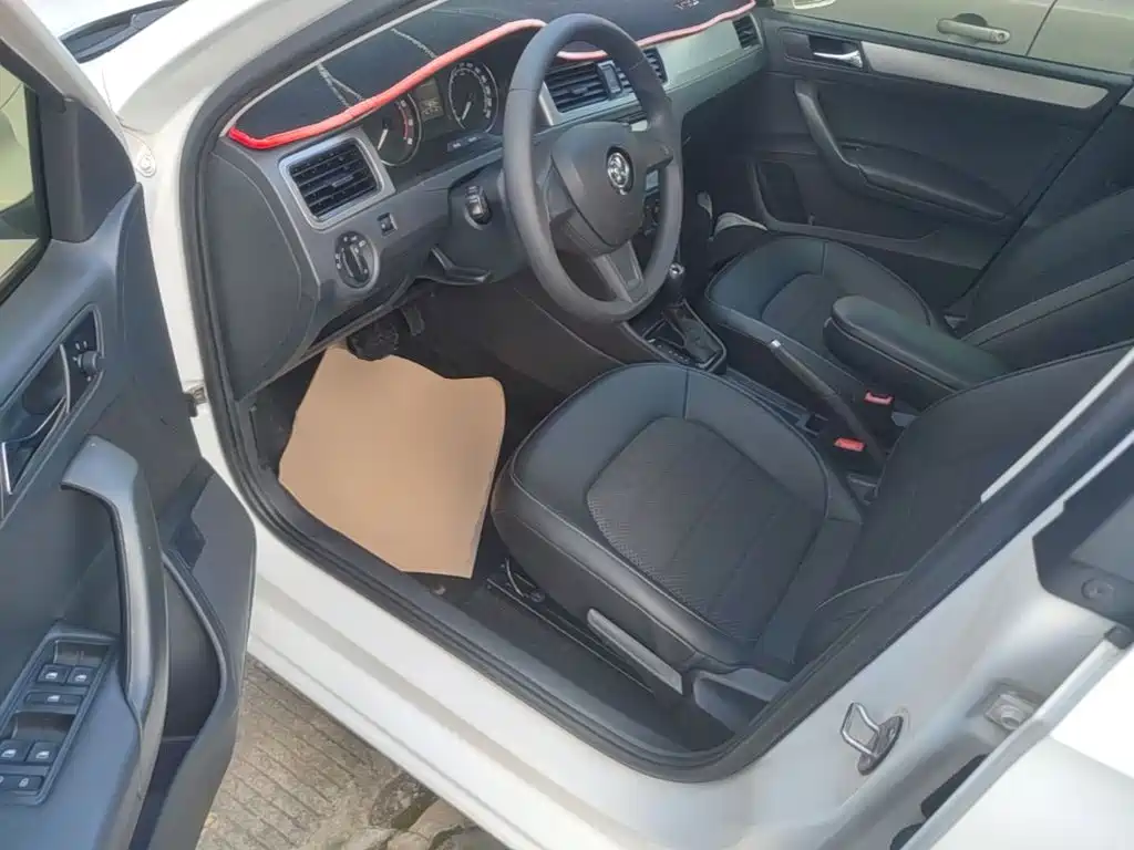 Skoda Rapid Spaceback 2017 — фото 16