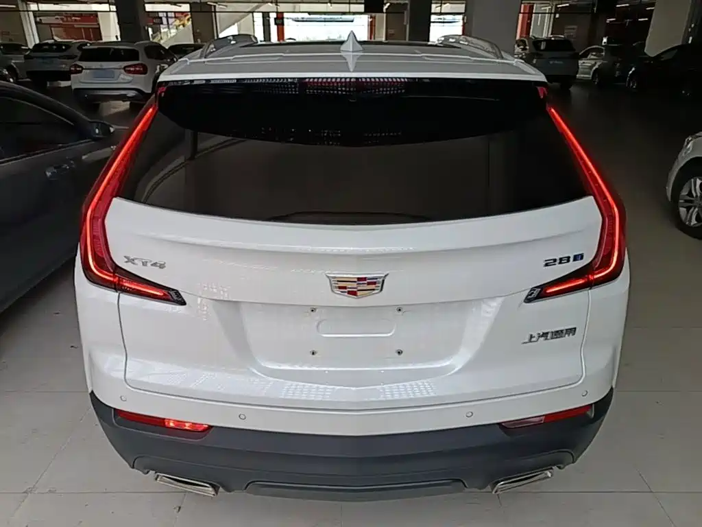 Cadillac XT4 2022 — фото 6