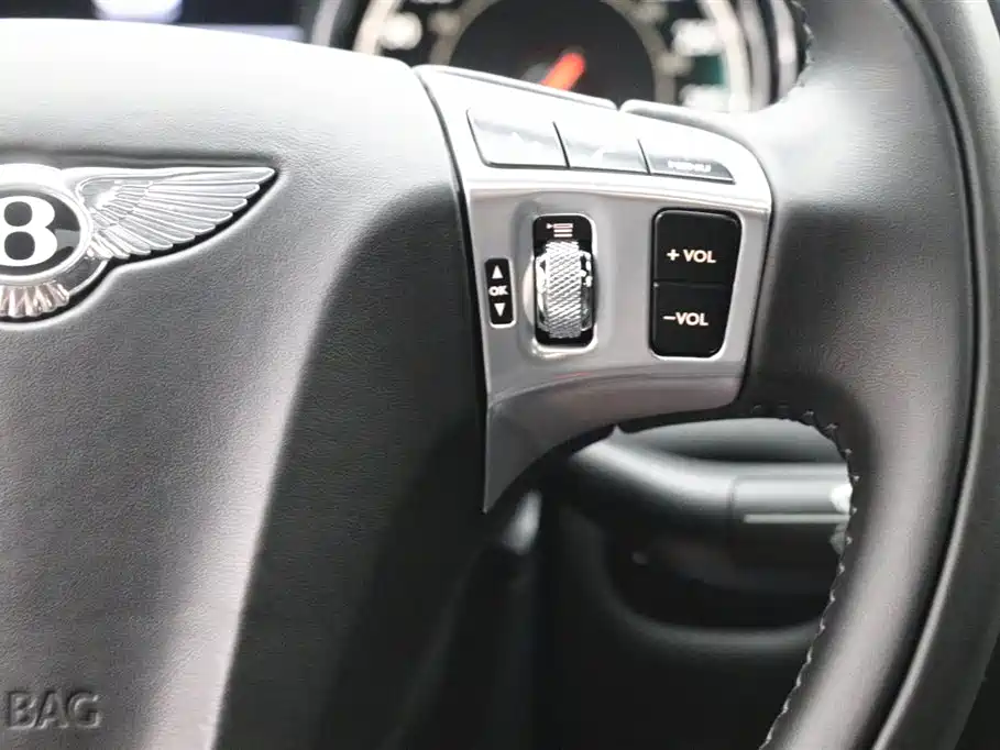 Bentley Flying Spur 2020 — фото 19