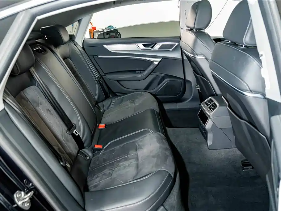 Audi A7L 2025 — фото 20