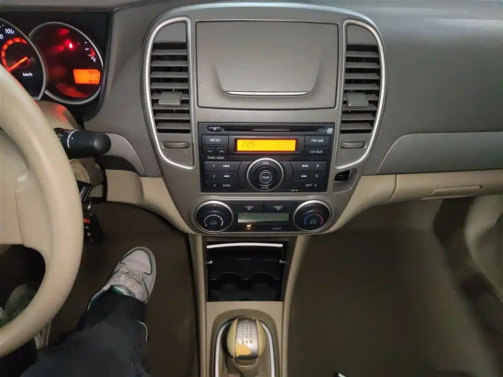 Nissan Sylphy 2014 — фото 13