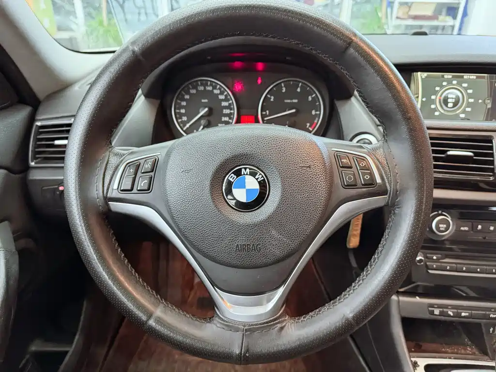 BMW X1 2016 — фото 12