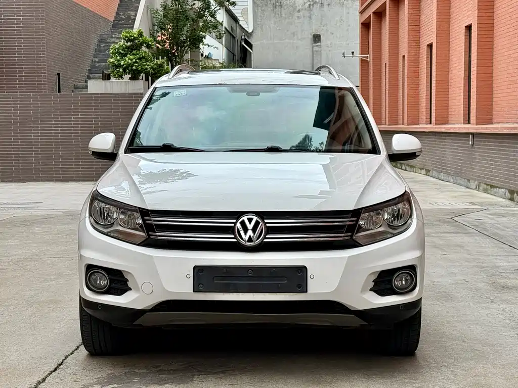 Volkswagen Tiguan 2012 — фото 2