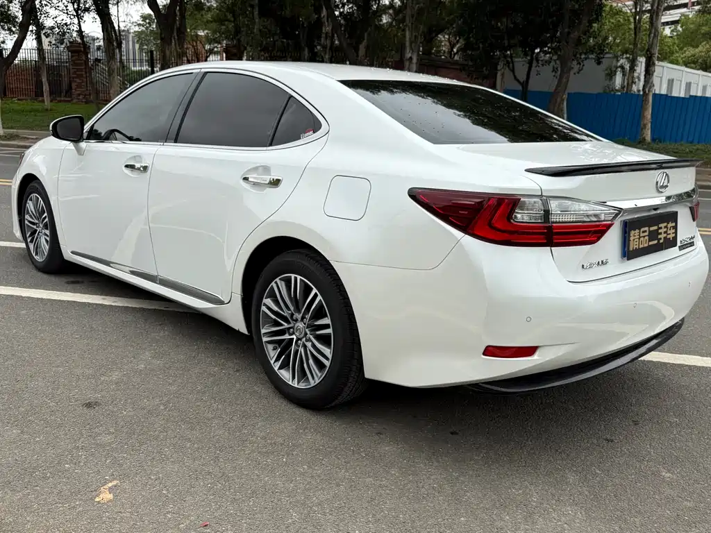 Lexus ES 2017 — фото 5