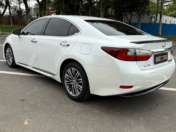 Lexus ES 2016