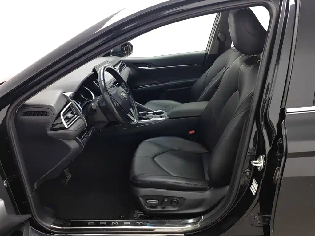 Toyota Camry 2022 — фото 10