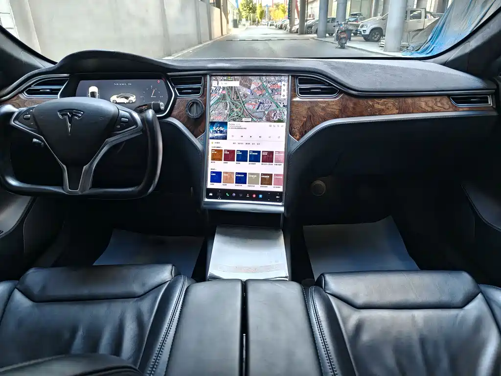 Tesla Model S 2017 — фото 10