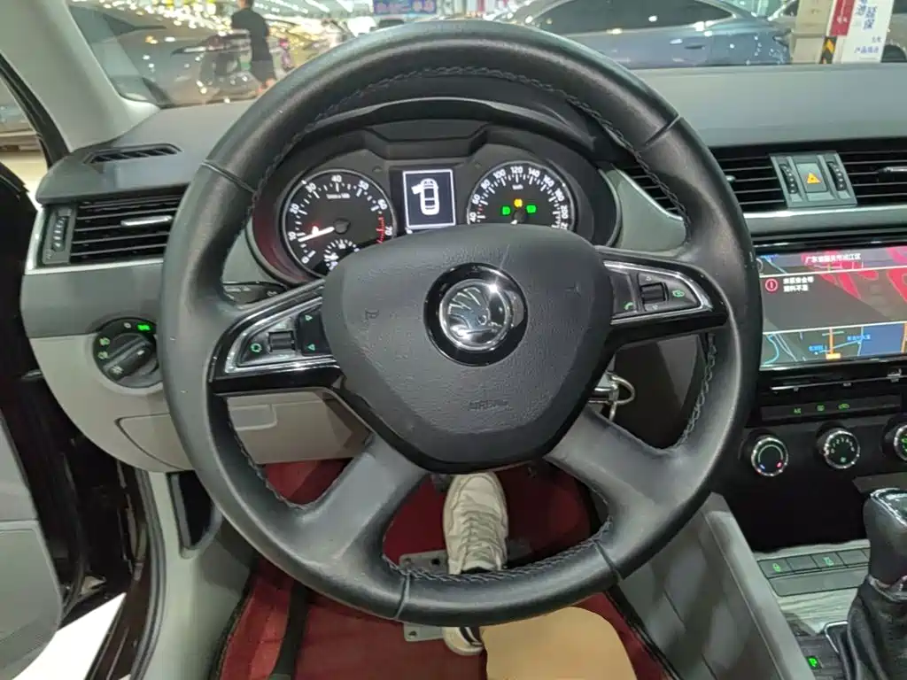 Skoda Octavia 2015 — фото 11