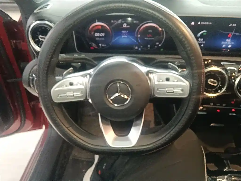 Mercedes-Benz A-Class 2019 — фото 11