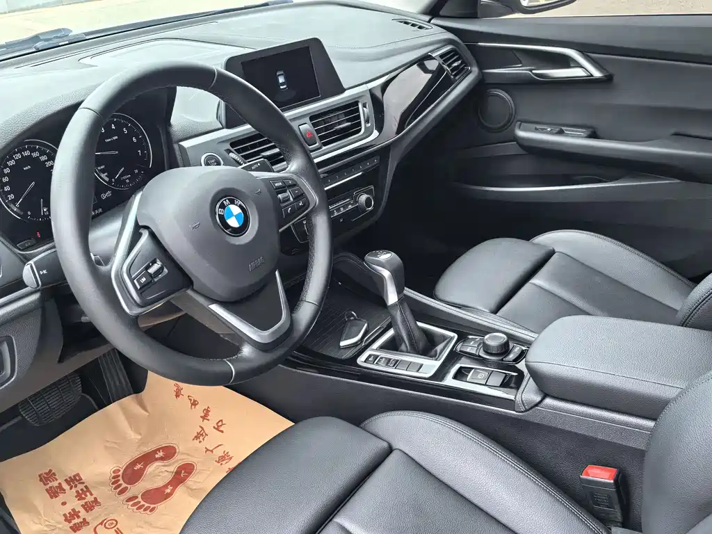 BMW 1 Series 2018 — фото 5