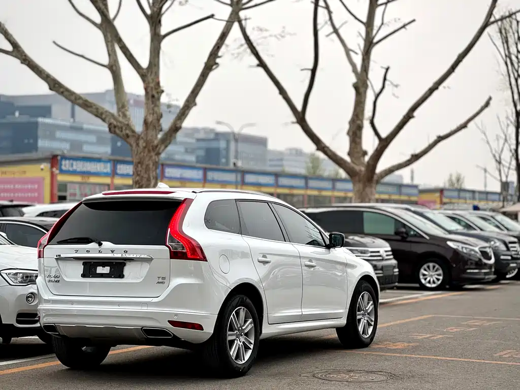 Volvo XC60 2017 — фото 8