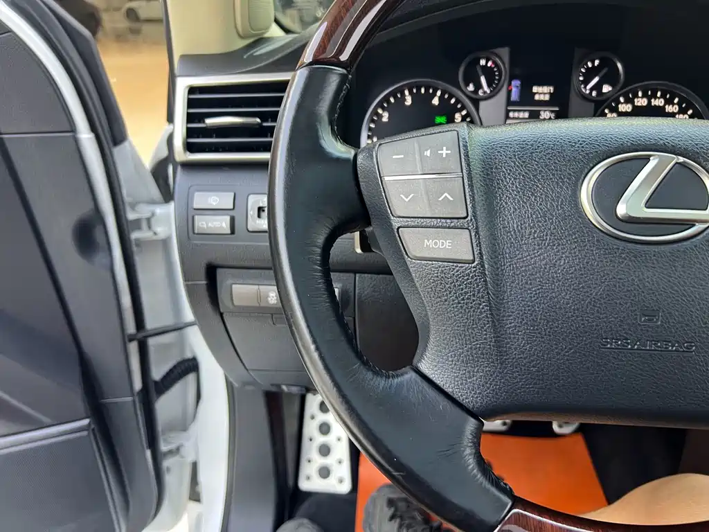Lexus LX 2016 — фото 7