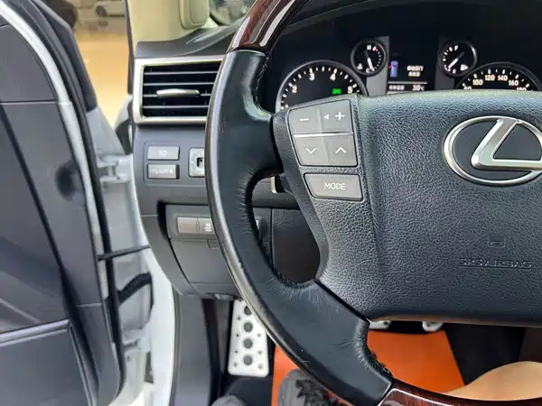 Lexus LX 2016