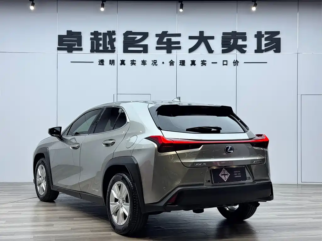 Lexus UX 2021 — фото 8