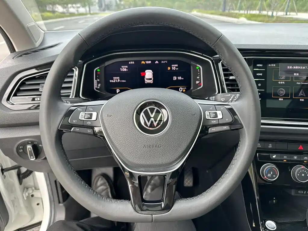 Volkswagen T-Roc 2023 — фото 5