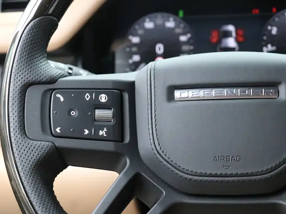 Land Rover Defender 2025 — фото 17