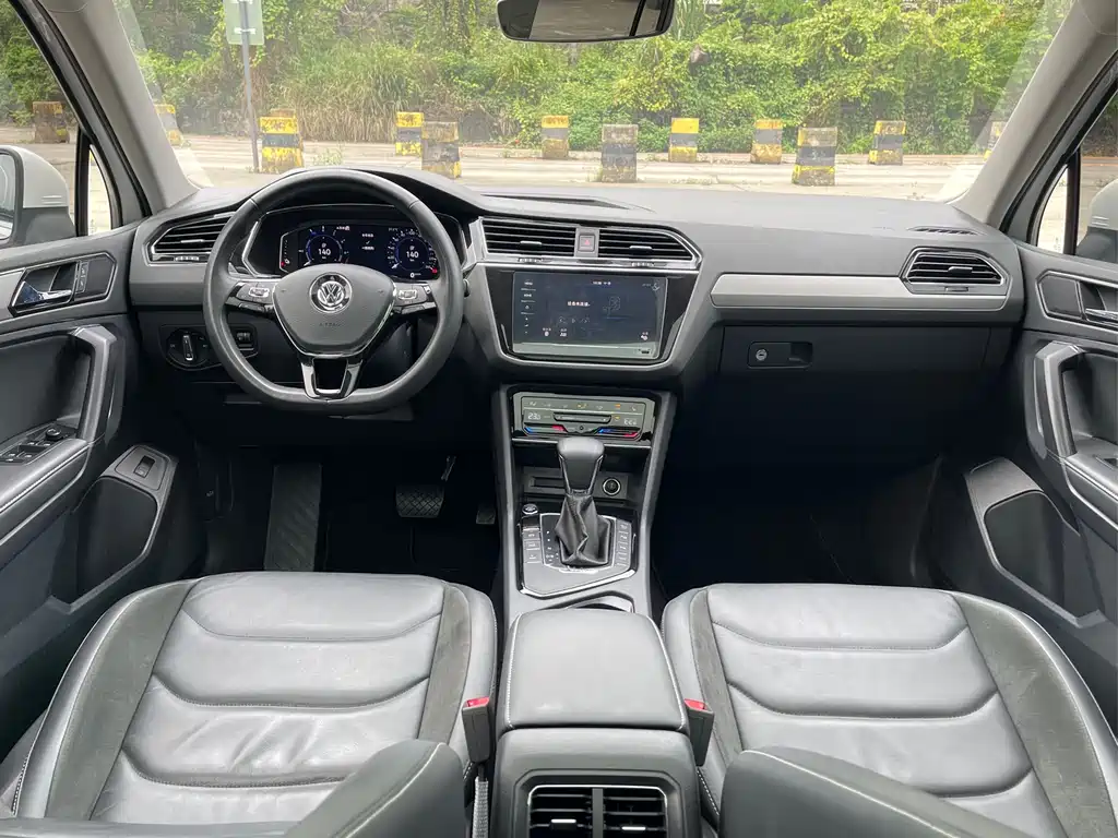 Volkswagen Tiguan L PHEV 2021 — фото 17
