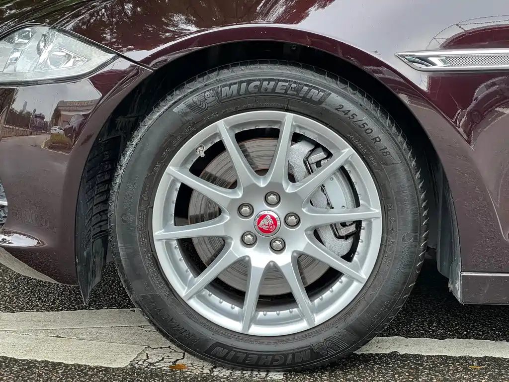 Jaguar XJ 2015 — фото 16