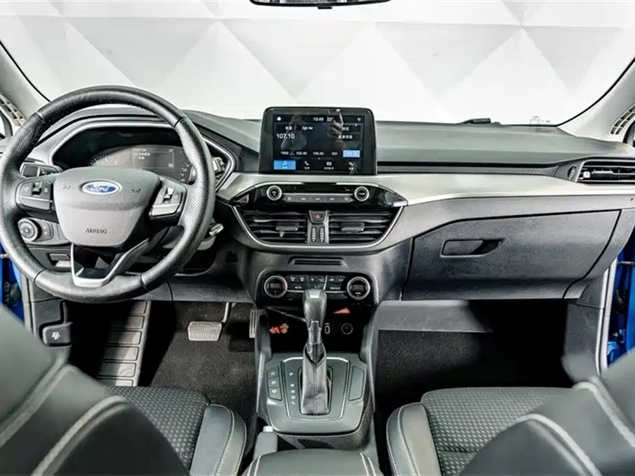 Ford Focus 2019 — фото 12