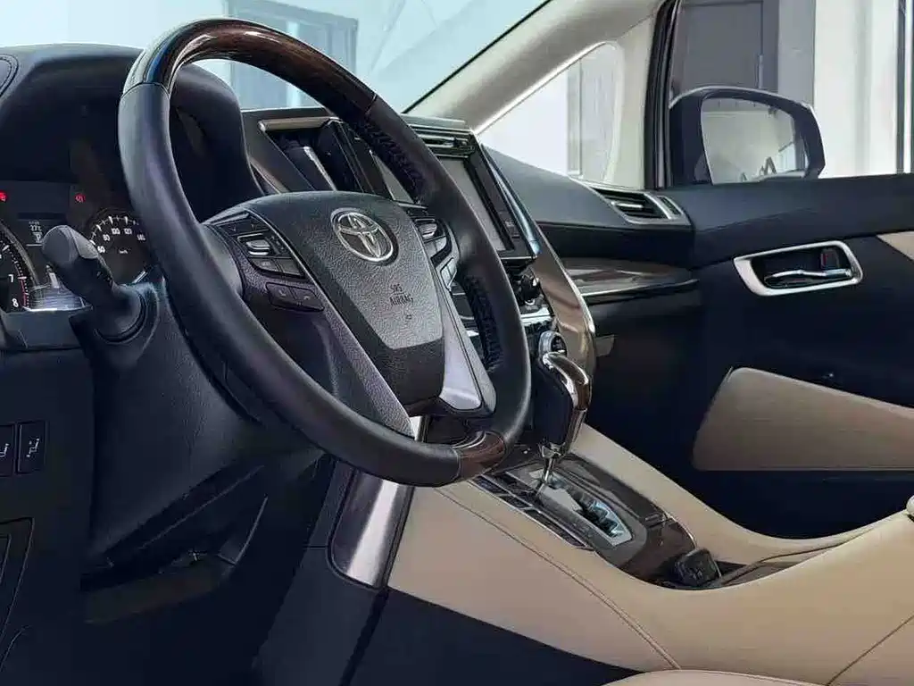 Toyota Alphard 2018 — фото 11