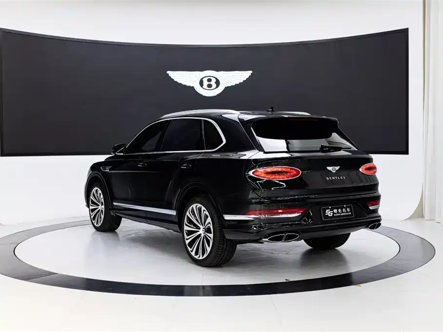 Bentley Bentayga 2023 — фото 6
