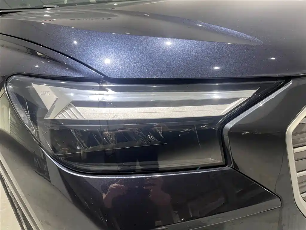 Audi Q4 e-tron 2023 — фото 16