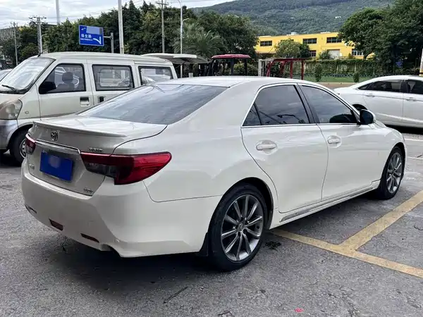 Toyota Reiz 2015