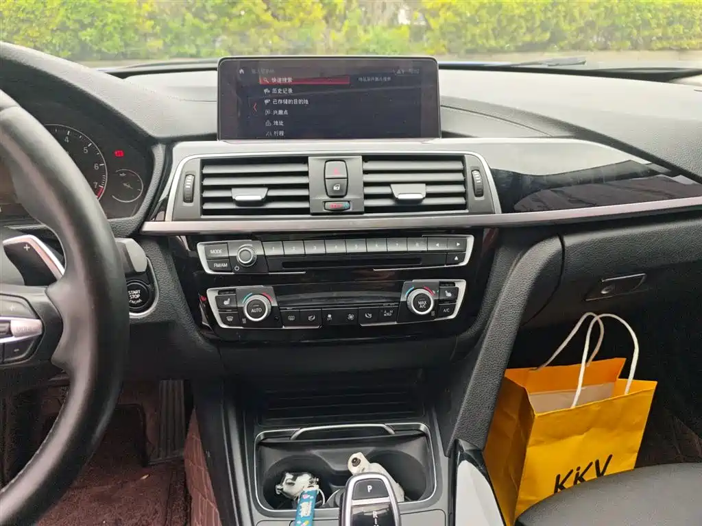 BMW 3 Series 2019 — фото 13