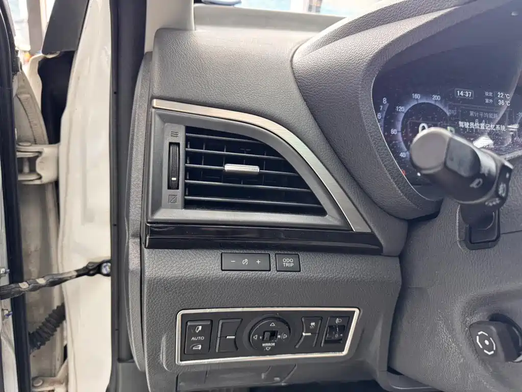BYD Qin NEV 2015 — фото 17