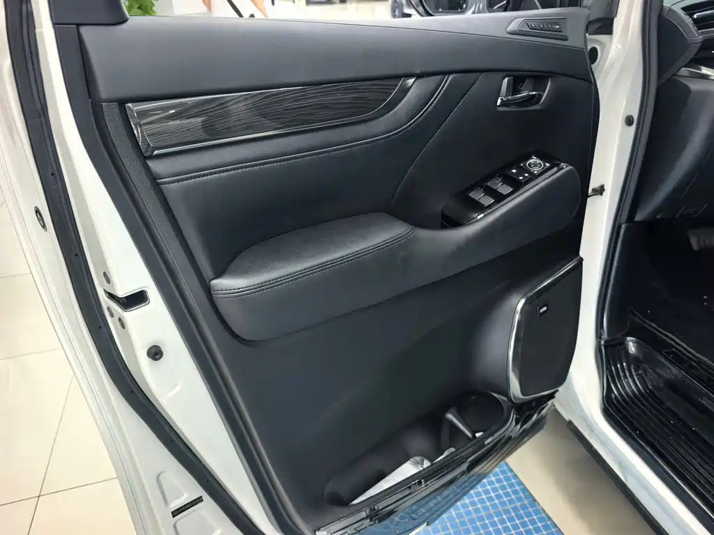 Lexus LM 2020 — фото 9