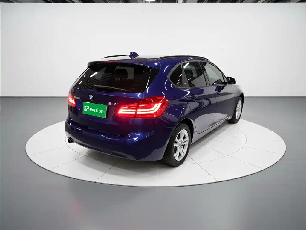 BMW 2 Series Active Tourer 2017 — фото 5