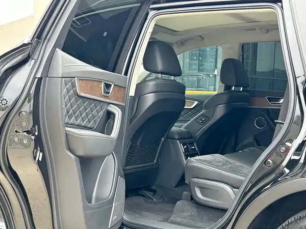 Hongqi HS7 2022