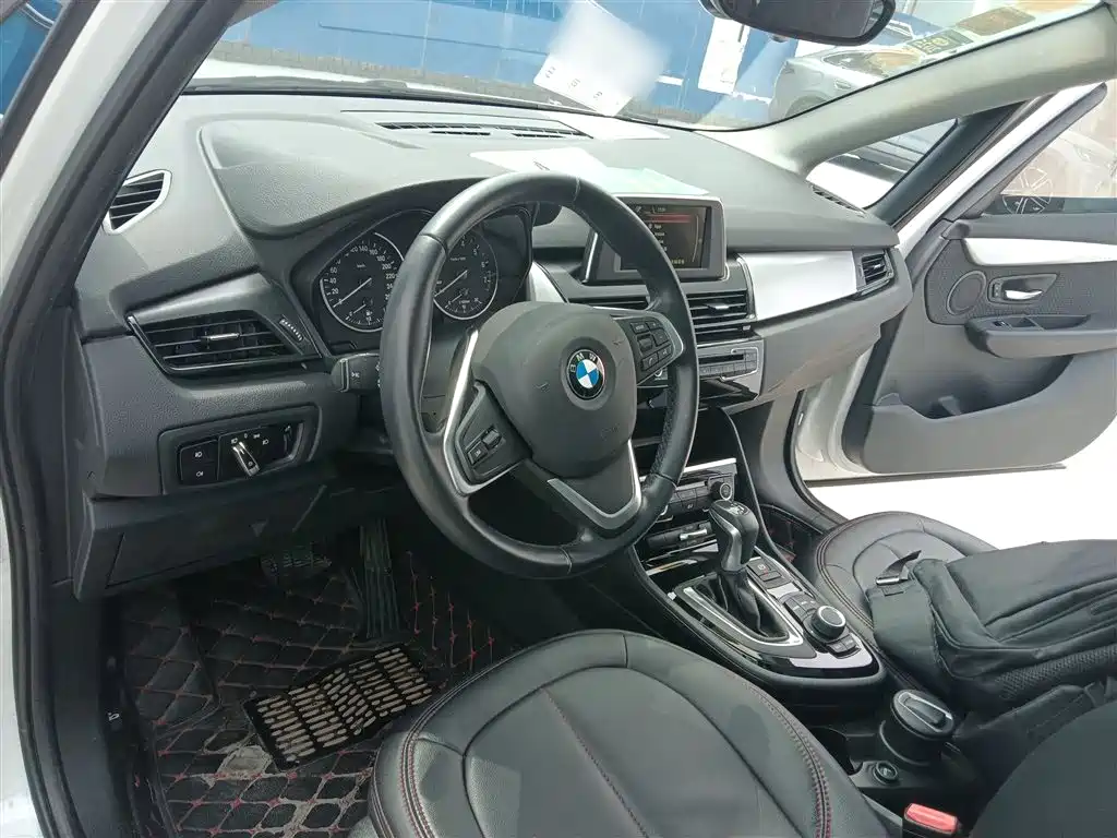 BMW 2 Series Active Tourer 2017 — фото 6