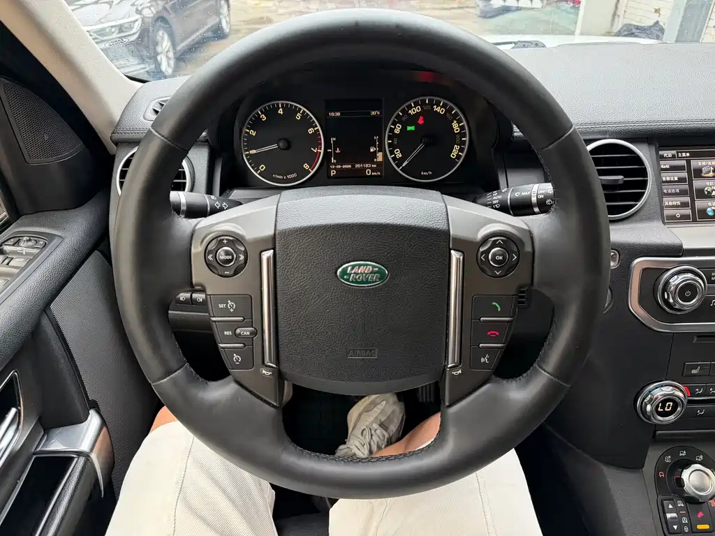Land Rover Discovery 2014 — фото 13