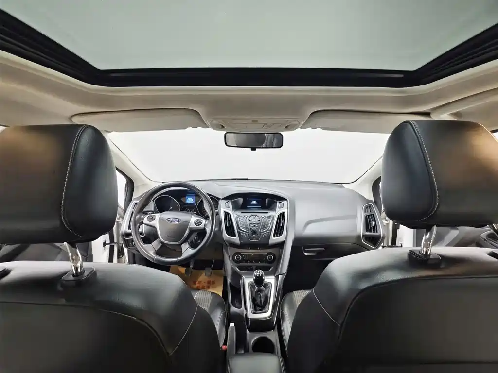 Ford Focus 2014 — фото 10