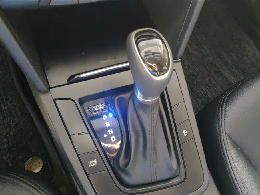 Hyundai Elantra 2019 — фото 16