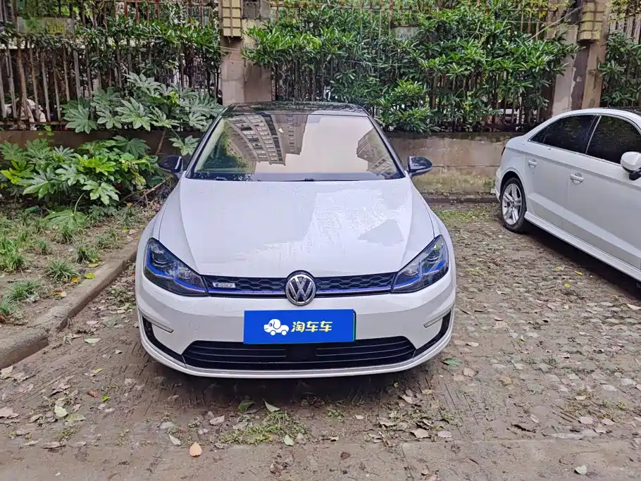 Volkswagen Golf Pure Electric 2020 — фото 2