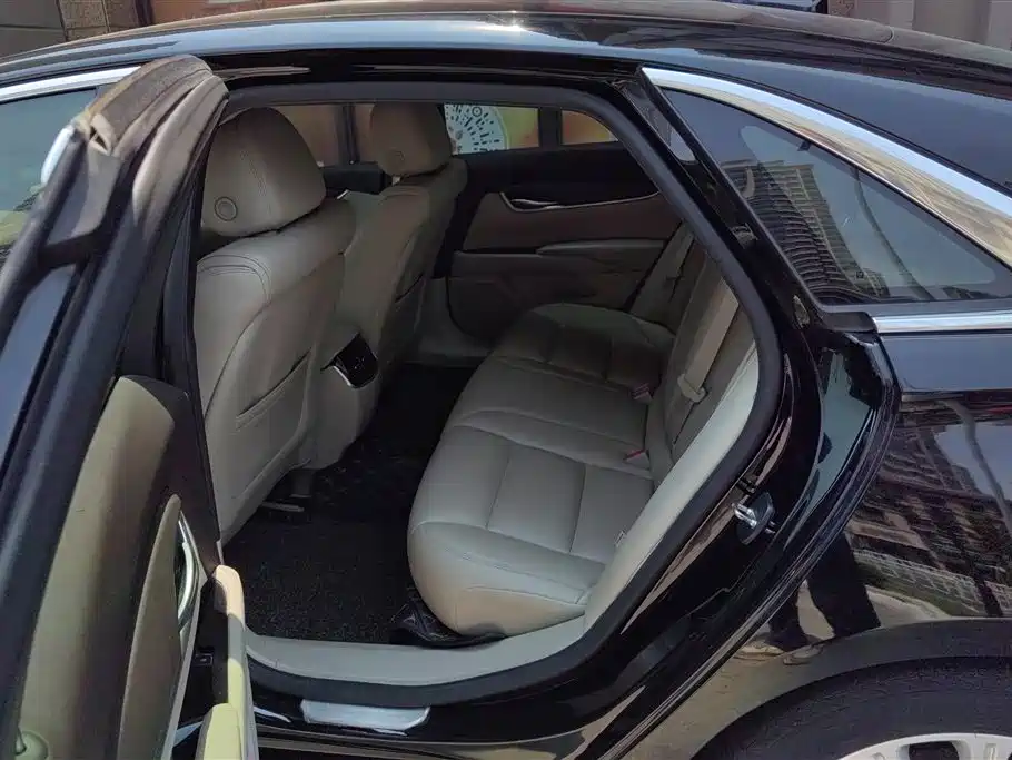 Cadillac XTS 2017 — фото 11