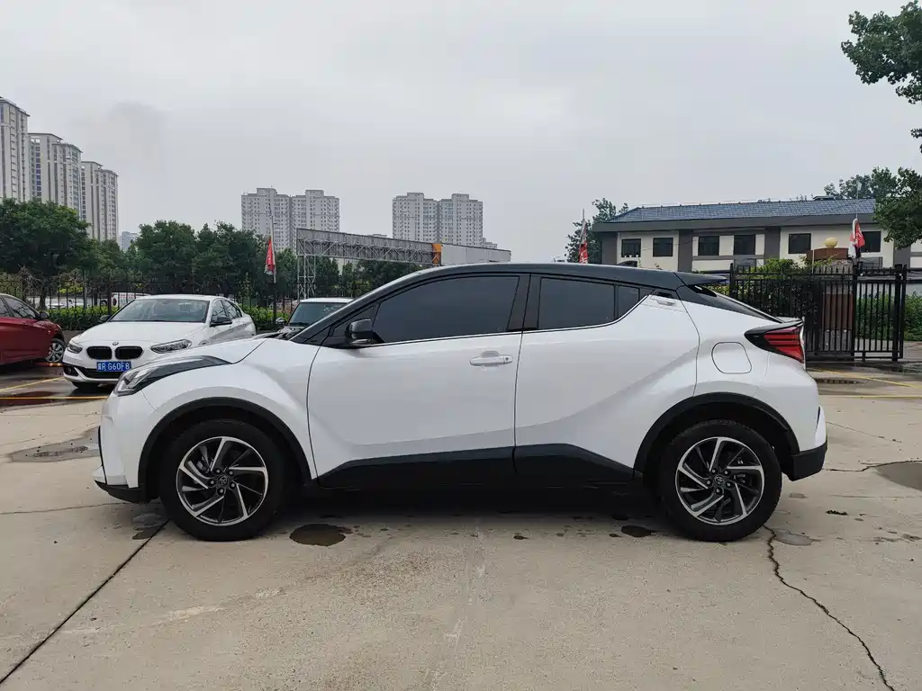 Toyota C-HR 2023 — фото 5