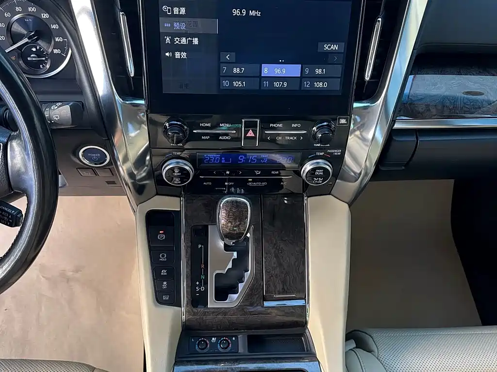Toyota Alphard 2020 — фото 17