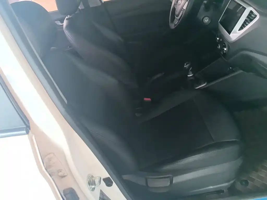 Hyundai Verna 2018 — фото 25